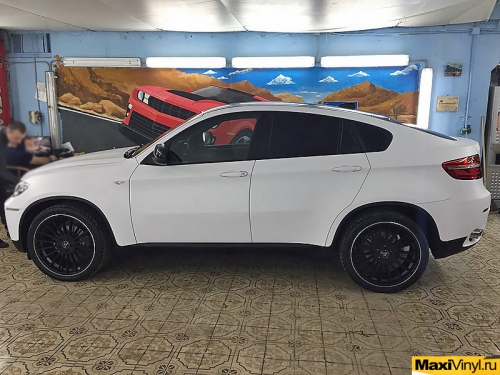 Полная оклейка BMW X6 в белый мат